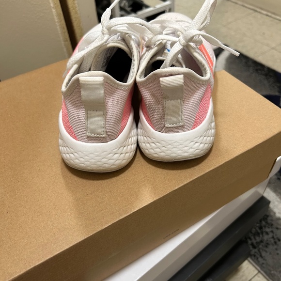 Adidas - Picture 3 of 5